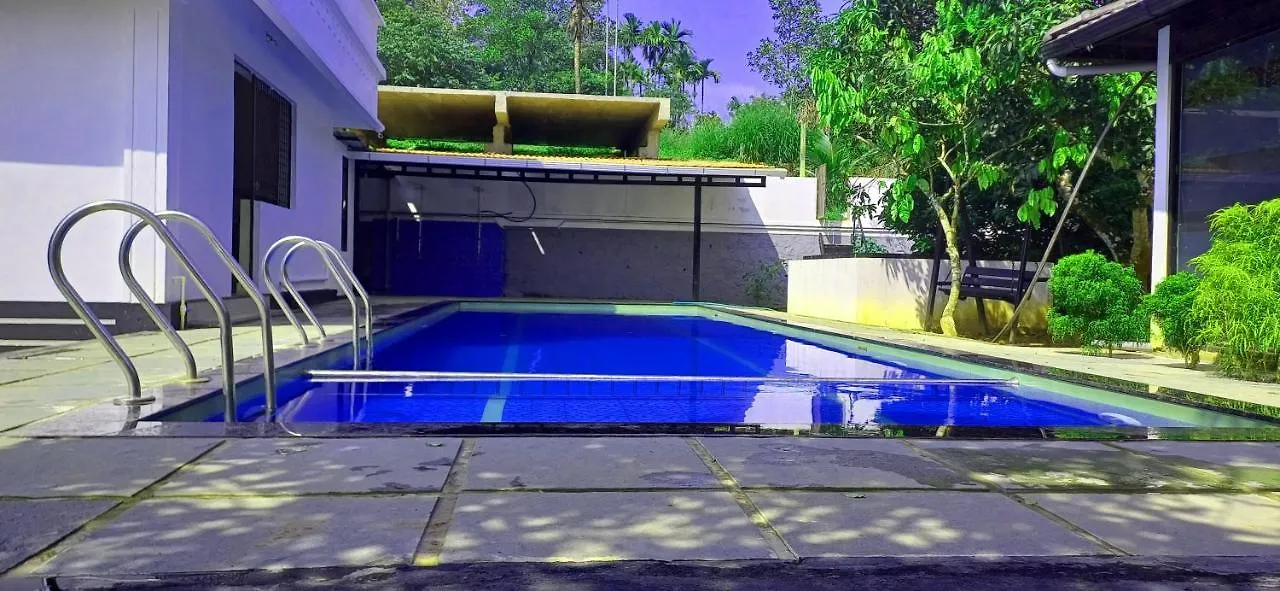 Empire Single Bedroom Villa With Common Pool Meenangadi